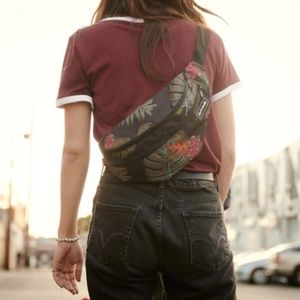 NWOT DaKine Classic Hip Pack Large Tiger Palm Camo